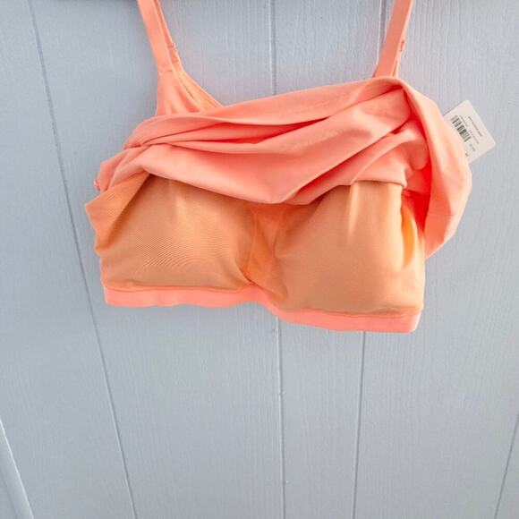 Athleta Peach Crop Top - Picture 5 of 12